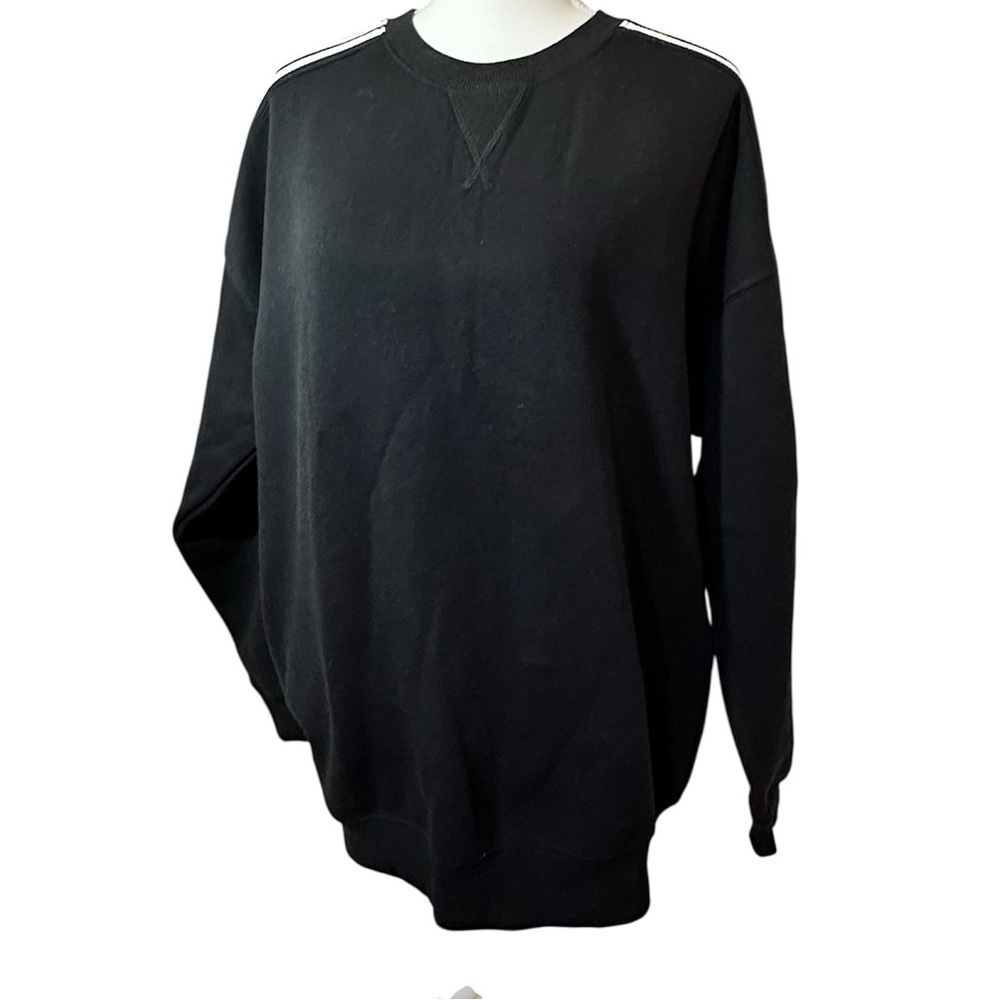 NIP Forever 21 Classic Black Crewneck Athletic sweatshirt.